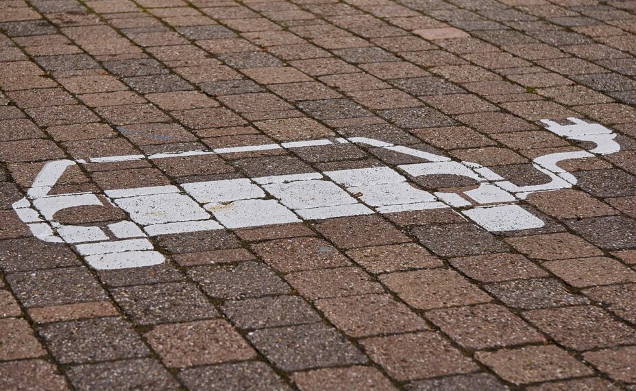 Зарядка для электромобилей в Ростове.. Фото pixabay