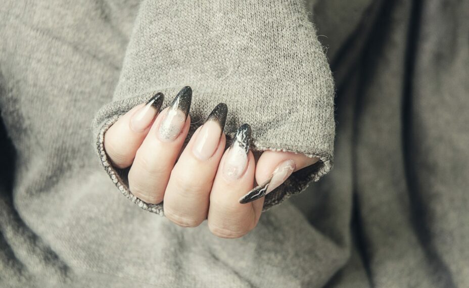 Маникюр. Источник фото: pxhere.com.
