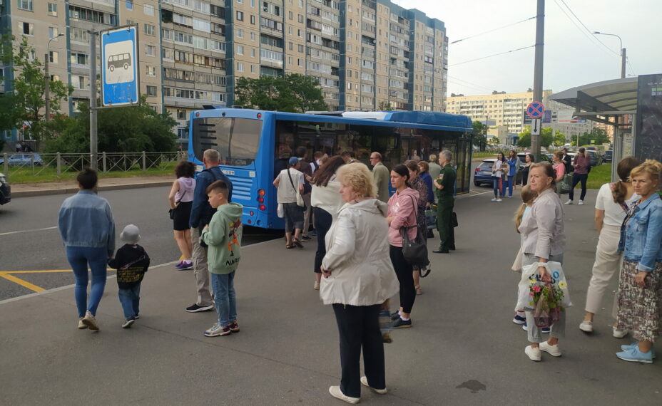 Власти рассказали, с чем связано длительное ожидание автобусов в ...