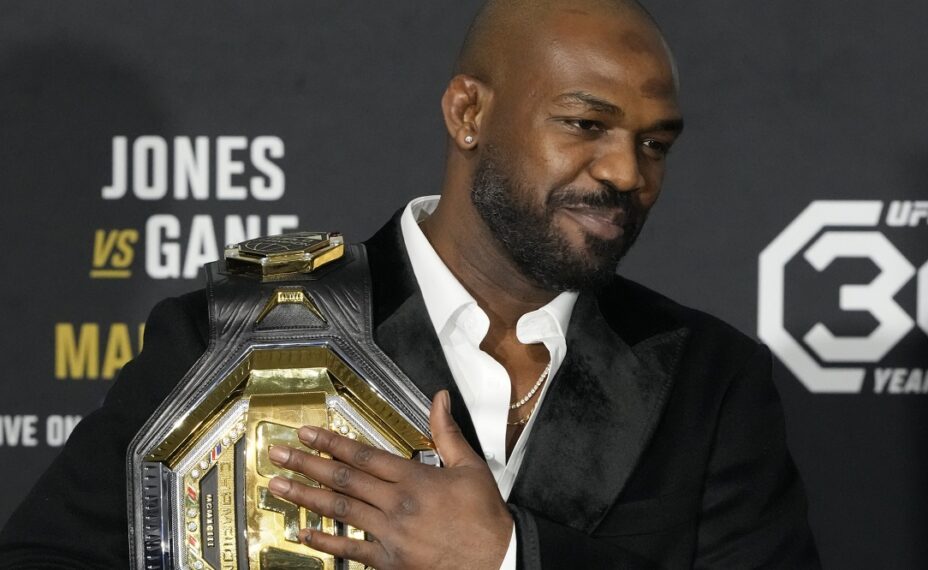 Джон Джонс с поясом чемпиона UFC в тяжелом весе. Фото: Global Look Press/Keystone Press Agency.