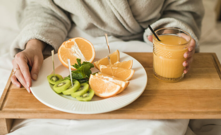 Этот вкусный напиток может помочь при отравлениях, улучшает желудочно-кишечный тракт и функцию печени. Фото: Freepik.com