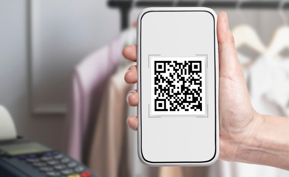При осуществлении покупок в магазинах есть риск сканирования поддельного QR-кода. rawpixel.com/freepik.com