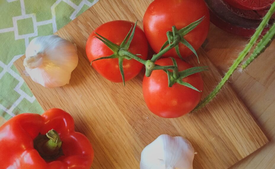 Чеснок и томаты/pxhere.com