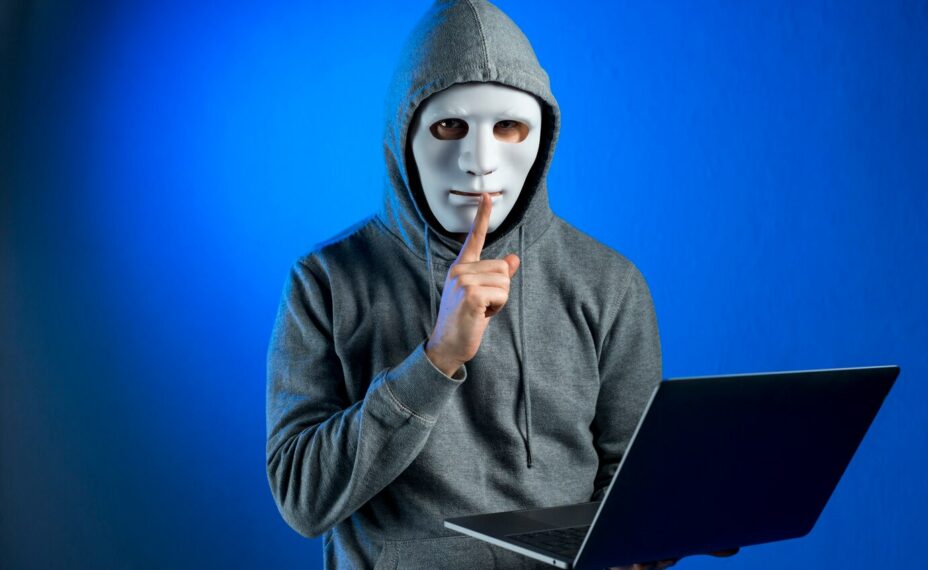 Девушка убедила пенсионерку не переводить деньги на неизвестный счет. freepik.com