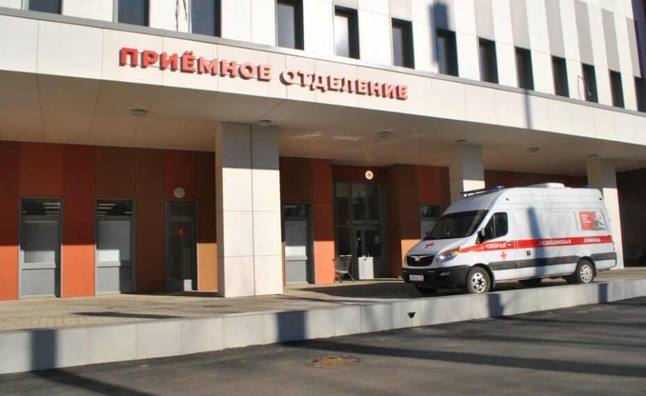 Некоторые подростки попадают на прием к хирургу после неудачных экспериментов с внешностью. Фото: Мария ГИЧЕНКО