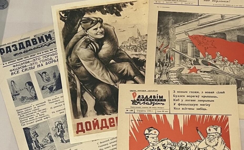 На выставке представлены сборники белорусских писателей, газеты-плакаты. Фото: Екатерина ПОПОВА