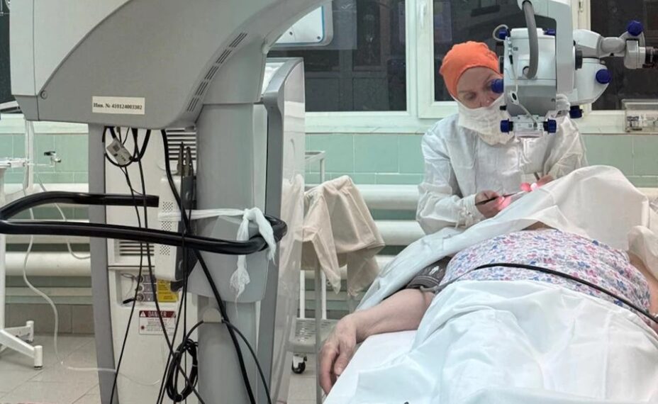 Операция по пересадке донорской роговицы заняла около часа. Фото: Архив героини публикации