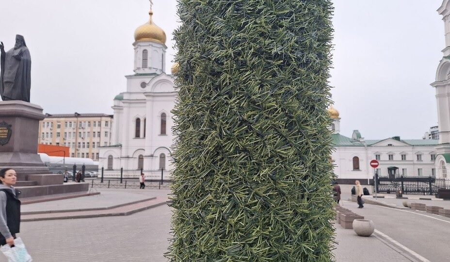 Такие опоры жители города увидели в районе Центрального рынка. Фото: Дмитрий КУТЕПОВ