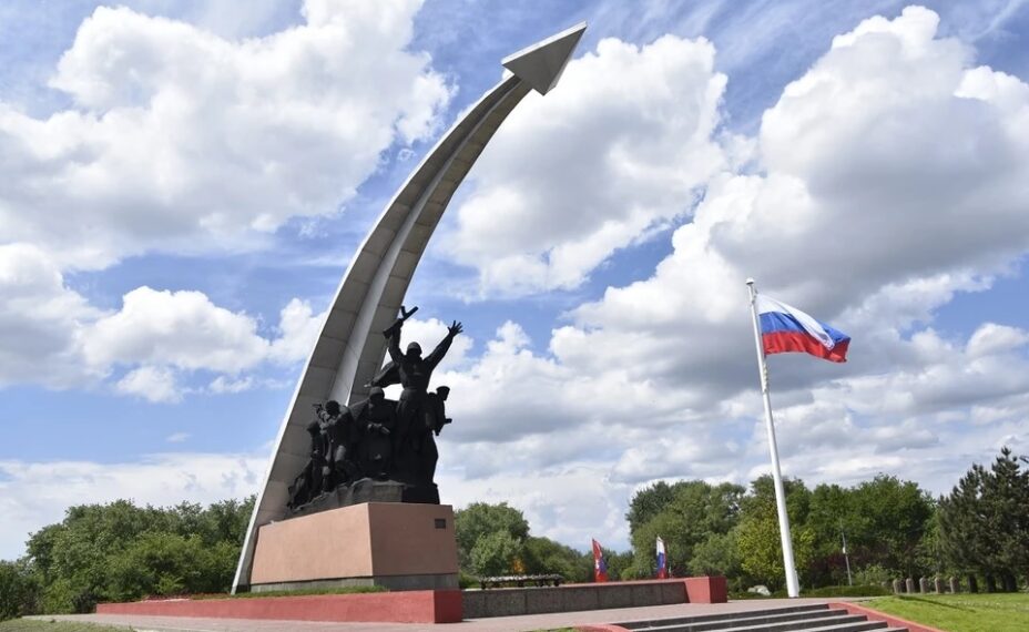 Хорда пройдет по Кумженской роще в 180 метрах от мемориального комплекса. Фото: Дмитрий КУТЕПОВ