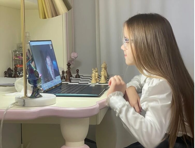 Донская школьница Аня Иващенко возглавила мировой рейтинг по быстрым шахматам.Фото: Архив семьи