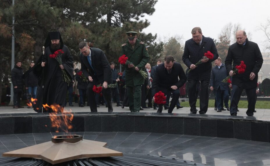 Торжественная церемония прошла в сквере имени Фрунзе. Фото: Правительство РО