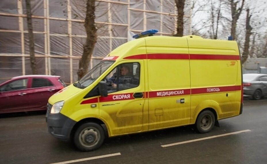 Мужчину забрали в больницу, а потом передали родственникам. Фото: Николай ОБЕРЕМЧЕНКО