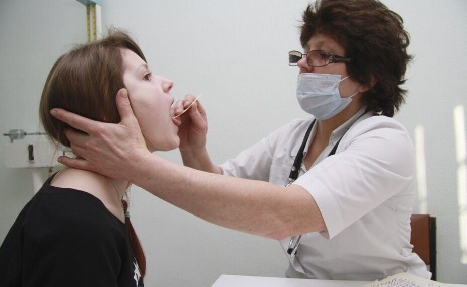 Студентов вузов намерены пригласить на анкетирование и на профилактический медицинский осмотр. Фото: Олег УКЛАДОВ